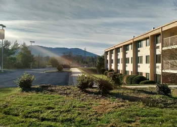 Ramada by Wyndham Asheville Southeast hotel thumbnail 7