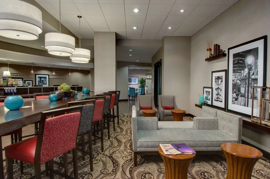 Hampton Inn & Suites Milwaukee Downtown hotel detail image 6