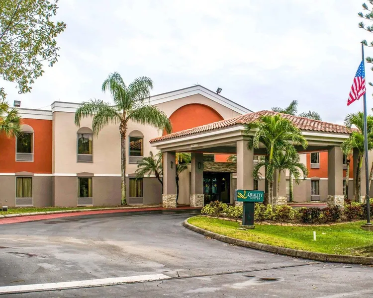 Quality Suites Fort Myers I-75 hotel detail image 2