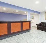 Super 8 by Wyndham Kenosha/Pleasant Prairie hotel detail image 4