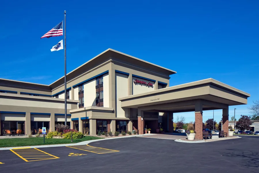 Hampton Inn Milwaukee/Brookfield hotel detail image 2