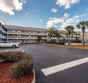 HomeTowne Studios by Red Roof Orlando South hotel detail image 5