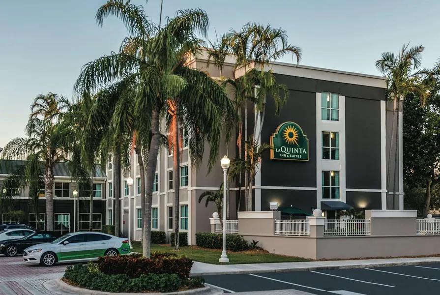La Quinta Inn & Suites by Wyndham Plantation at SW 6th St hotel detail image 2