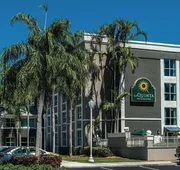 La Quinta Inn & Suites by Wyndham Plantation at SW 6th St hotel detail image 3