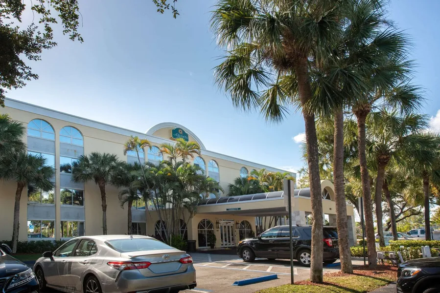La Quinta Inn & Suites by Wyndham Deerfield Beach I-95 hotel detail image 6