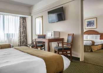 Clarion Hotel & Conference Center Fort Erie hotel thumbnail 4