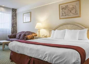 Clarion Hotel & Conference Center Fort Erie hotel thumbnail 5
