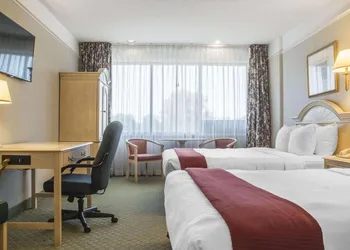 Clarion Hotel & Conference Center Fort Erie hotel thumbnail 8