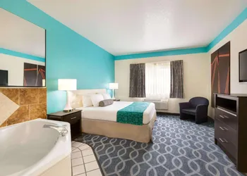 Howard Johnson by Wyndham San Antonio NW Medical C hotel thumbnail 3