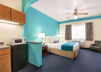 Howard Johnson by Wyndham San Antonio NW Medical C hotel thumbnail 5