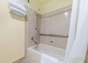 Quality Inn Bellevue hotel thumbnail 5