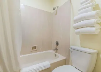 Quality Inn Bellevue hotel thumbnail 6