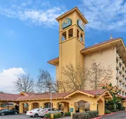 La Quinta Inn & Suites by Wyndham Seattle Sea-Tac Airport hotel detail image 3