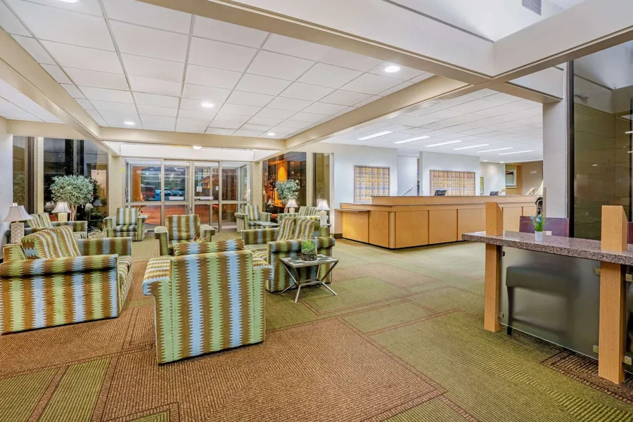 La Quinta Inn & Suites by Wyndham Seattle Sea-Tac Airport hotel detail image 6