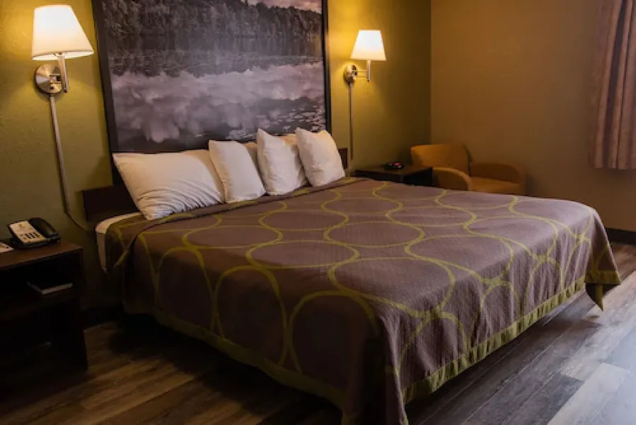 Super 8 by Wyndham Mississauga hotel detail image 6