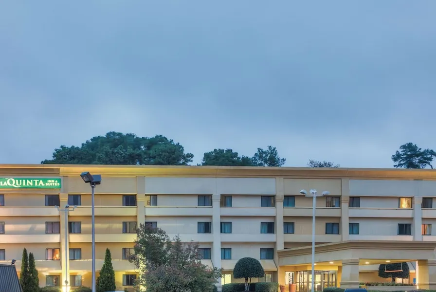 La Quinta Inn & Suites by Wyndham Atlanta Roswell hotel detail image 2