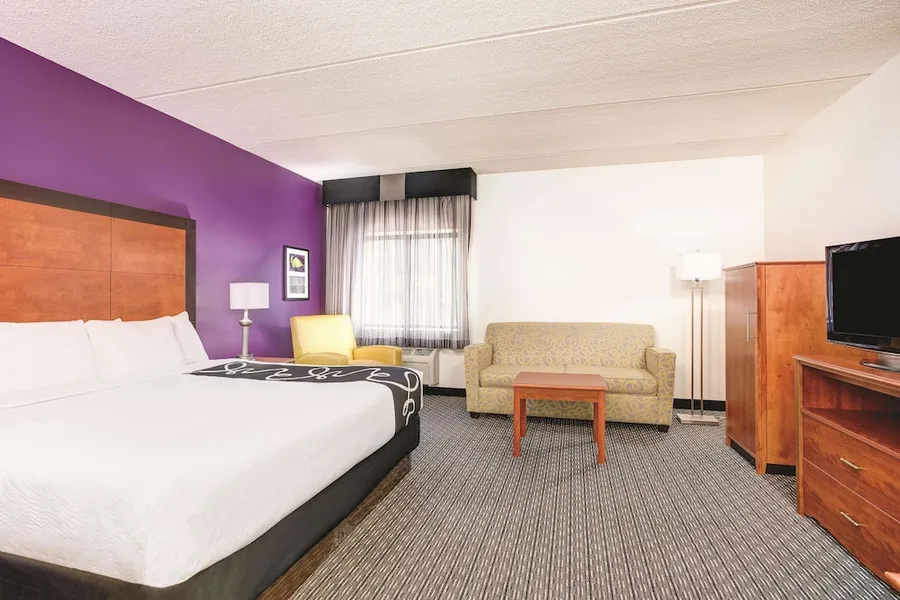 La Quinta Inn & Suites by Wyndham Atlanta Roswell hotel detail image 6
