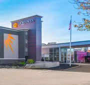 La Quinta Inn & Suites by Wyndham Clifton/Rutherford hotel detail image 4