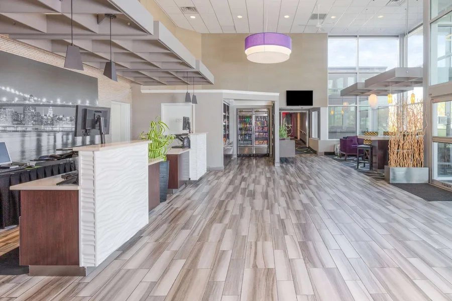 La Quinta Inn & Suites by Wyndham Clifton/Rutherford hotel detail image 6