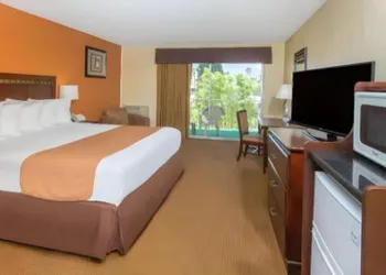 Days Inn by Wyndham Palm Springs hotel thumbnail 2