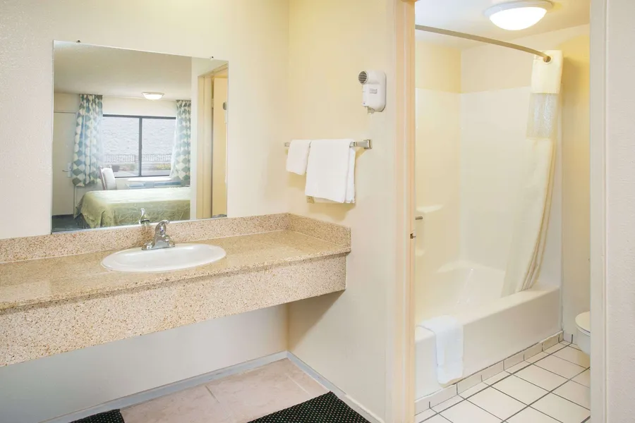 Travelodge by Wyndham Indio hotel detail image 6