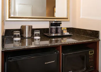 DoubleTree Suites by Hilton Hotel Philadelphia West hotel thumbnail 3