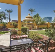 La Quinta Inn & Suites by Wyndham Phoenix Mesa West hotel detail image 7