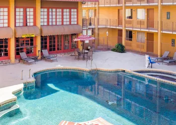 Ramada by Wyndham Tempe Near ASU hotel thumbnail 2
