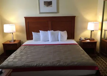 Ramada by Wyndham Tempe Near ASU hotel thumbnail 4