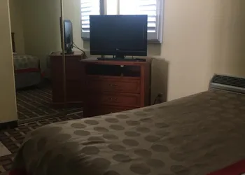 Ramada by Wyndham Tempe Near ASU hotel thumbnail 5