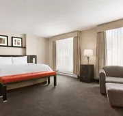 Embassy Suites Montréal by Hilton hotel detail image 5