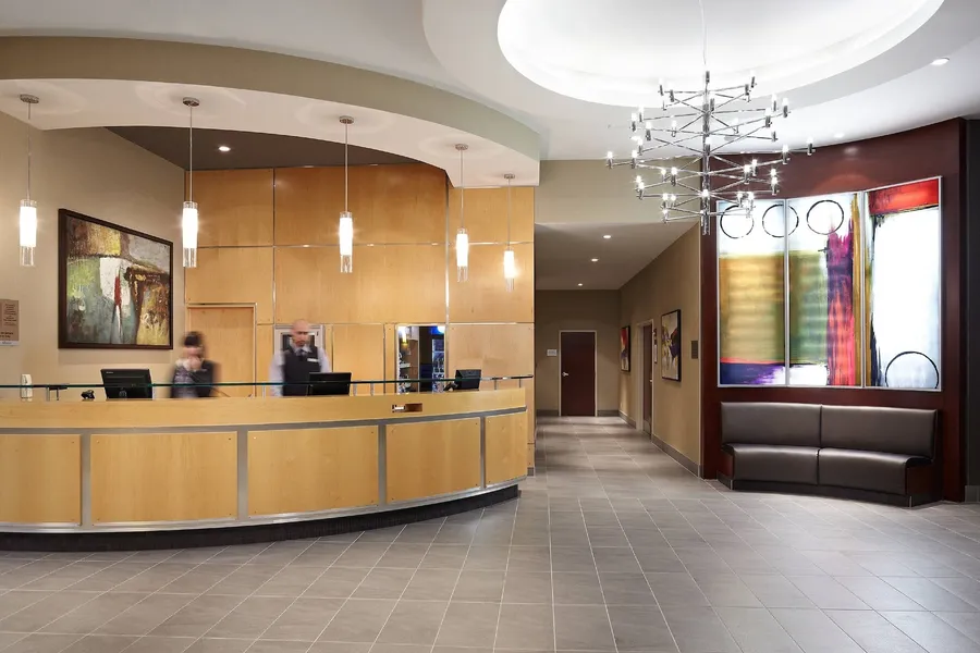 Courtyard by Marriott Montreal Airport hotel detail image 6