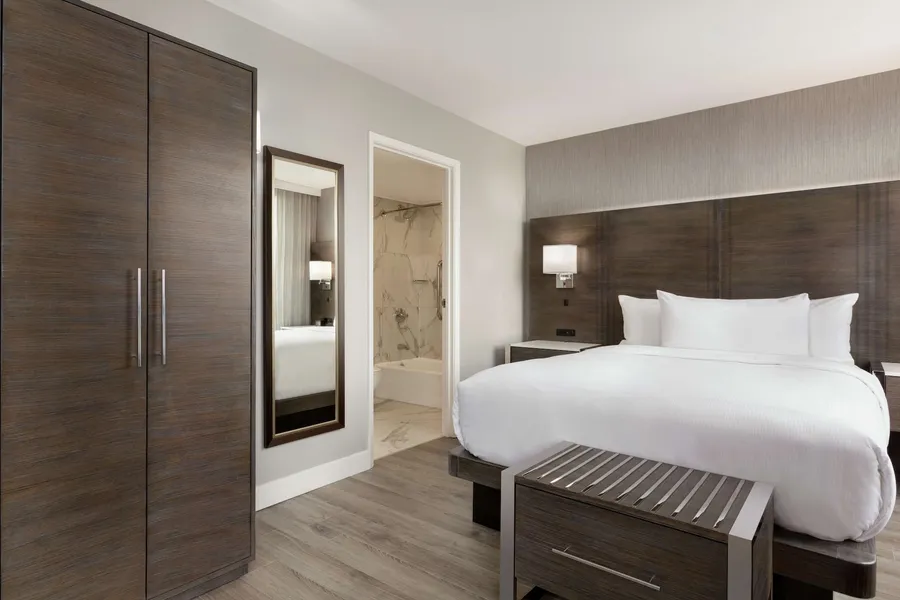 Embassy Suites by Hilton Montreal Airport hotel detail image 6