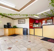 Red Roof Inn & Suites Monterey hotel detail image 4