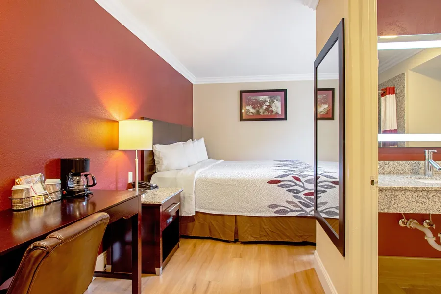 Red Roof Inn & Suites Monterey hotel detail image 6