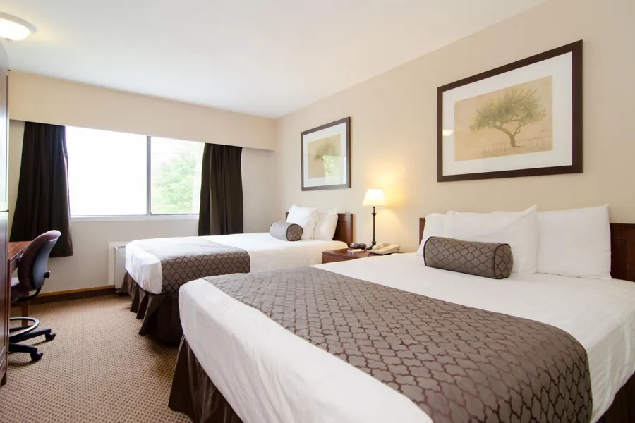 Travelodge by Wyndham Vancouver Lions Gate hotel detail image 2