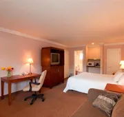 Travelodge by Wyndham Vancouver Lions Gate hotel detail image 4