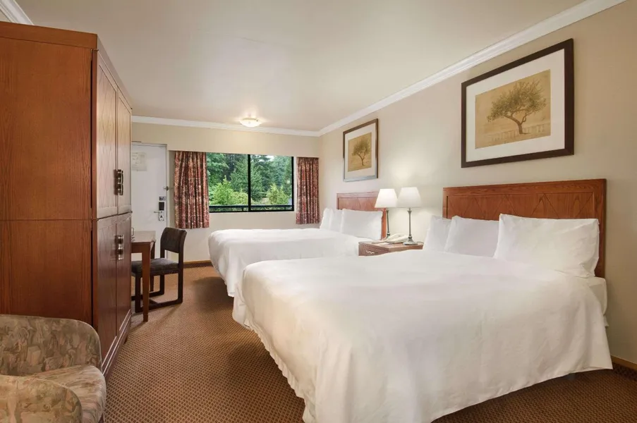 Travelodge by Wyndham Vancouver Lions Gate hotel detail image 6