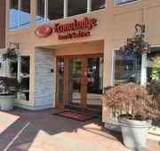 Econo Lodge Inn & Suites hotel detail image 3