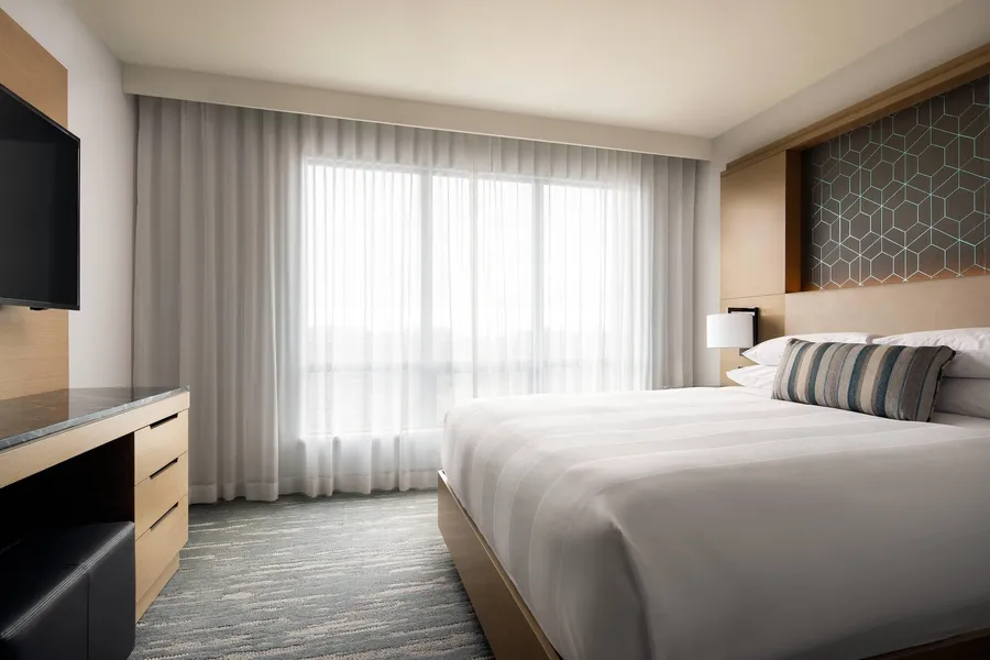 Vancouver Airport Marriott hotel detail image 6