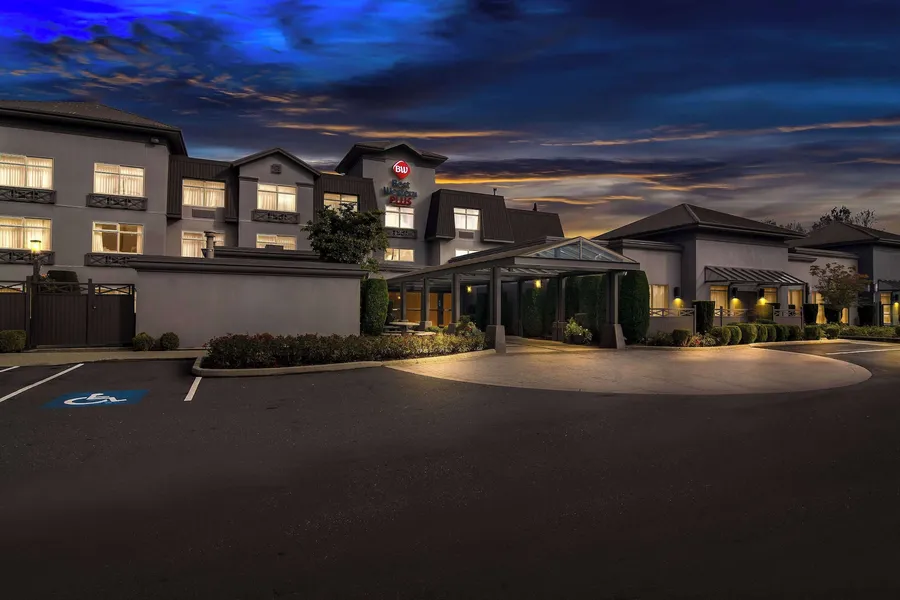 Best Western Plus Pitt Meadows Inn & Suites hotel detail image 2