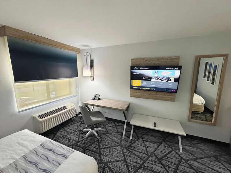 La Quinta Inn & Suites by Wyndham Nashville Franklin hotel detail image 6