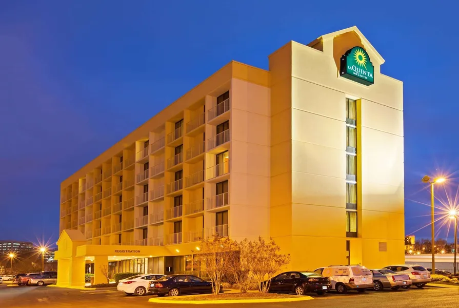 La Quinta Inn & Suites by Wyndham Nashville Airport/Opryland hotel detail image 2