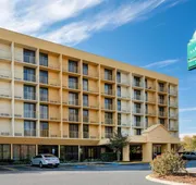 La Quinta Inn & Suites by Wyndham Nashville Airport/Opryland hotel detail image 3