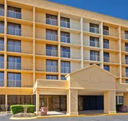La Quinta Inn & Suites by Wyndham Nashville Airport/Opryland hotel detail image 4