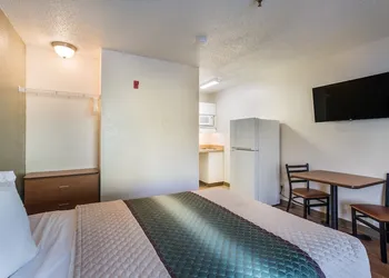 HomeTowne Studios Nashville - Airport/Briley Pkwy hotel thumbnail 5