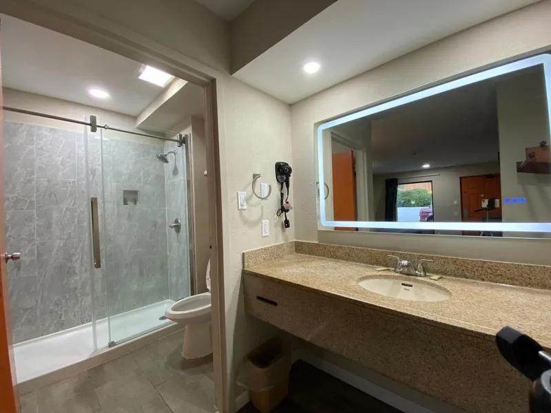 Brentwood Inn & Suites hotel detail image 6