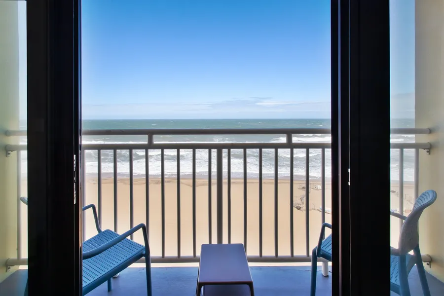 Holiday Inn Express & Suites VA Beach Oceanfront by IHG hotel detail image 6