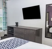 La Quinta Inn & Suites by Wyndham Norfolk hotel detail image 4