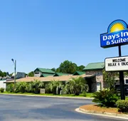 Days Inn & Suites by Wyndham Savannah Midtown hotel detail image 4